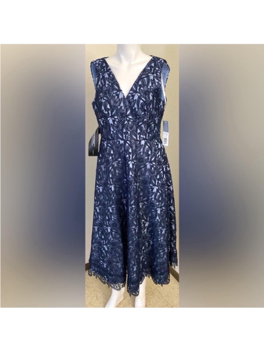 NWT Kay Unger Forever Vi neck Navy Lace Midi gorgeous Dress for evening.